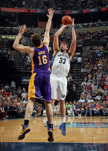 的距离约为 的距离约为